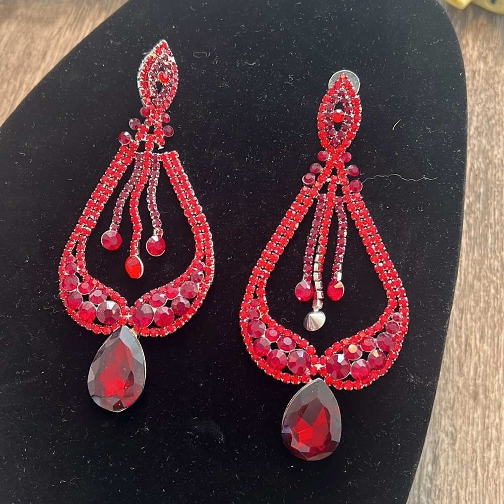 SET OF RED RHINESTONE EARRINGS